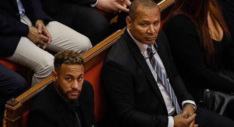 Neymar afirma em julgamento que assinava os documentos que seu pai pedia
