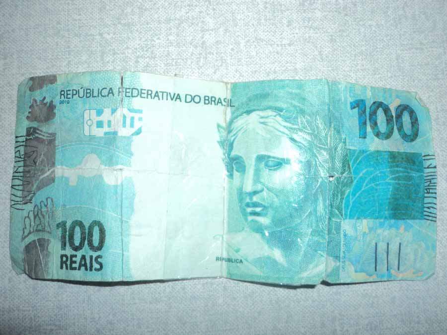 Homem é preso em flagrante ao tentar comprar roupas com nota falsificada 
