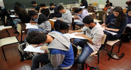 Novo ensino médio começa a ser implementado este ano nas escolas do Brasil 