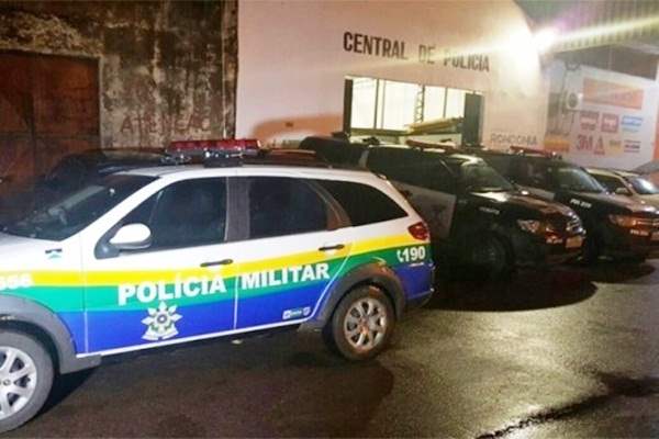 Após tentativa de roubo, jovem é abandonada por comparsa e acaba presa