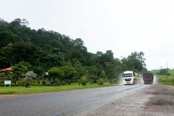 Rodovia entre Ji-Paraná e Ouro Preto do Oeste tem trecho perigoso