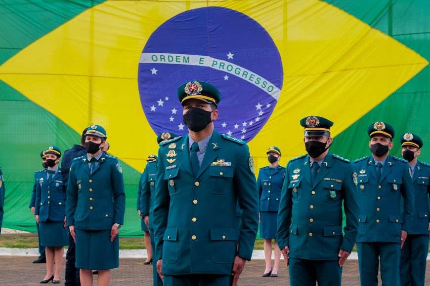 Governo forma oficiais e entrega viaturas para transporte de cães 