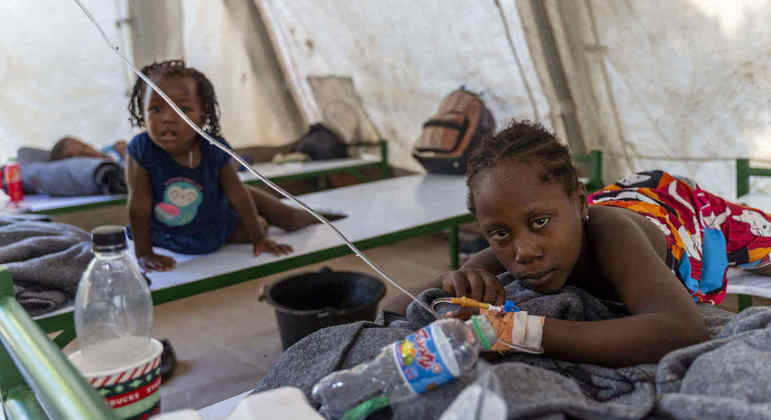 Entenda o que é a cólera, doença em ascensão nos países mais pobres
