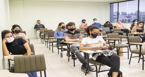 Mais de 160 concursos públicos estão abertos com salários de até R$ 32 mil
