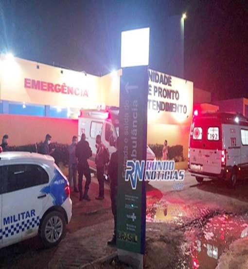 Rapaz é alvejado por ocupantes de carro, depois de levar tiros de motoqueiros 
