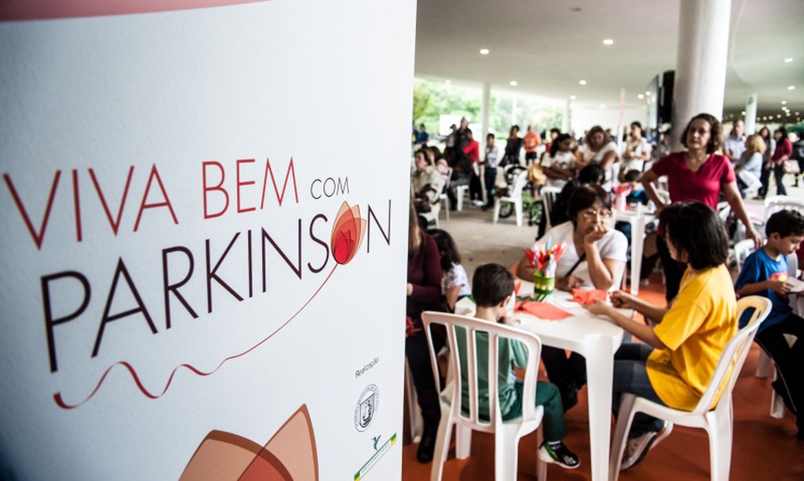 Estudo identifica substância que pode conter avanço da doença de  Parkinson
