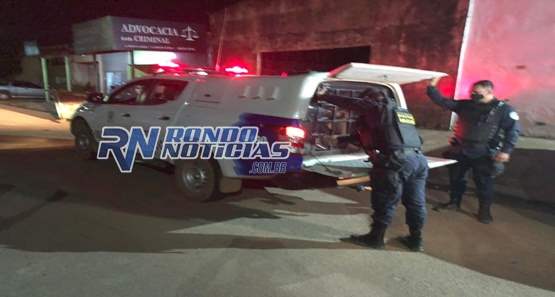 Ciumento quebra celular da mulher e bate cabeça dela na parede
