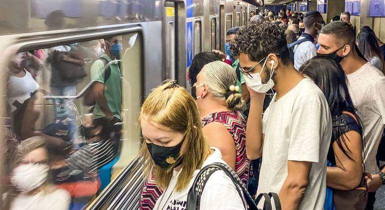 Superlotação no transporte ainda é transtorno após 1 ano de pandemia
