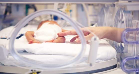 Bebê que escapou de ser enterrado vivo morre na UTI de Ariquemes