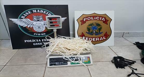 PF prende passageira quando embarcava com cocaína escondida na mala