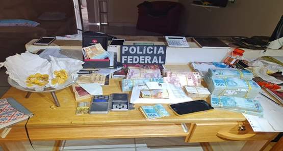 PF faz busca e apreensão contra donos de dragas e garimpeiros no Rio Madeira 