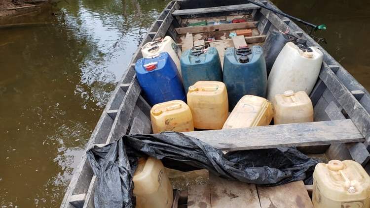 Polícia Federal prende homem com 600 litros de gasolina adulterada
