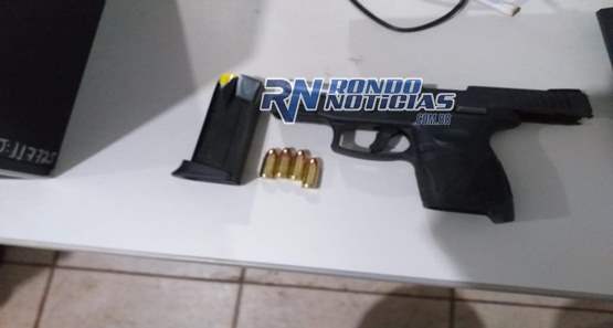 Polícia aborda e prende motorista embriagado portando pistola

