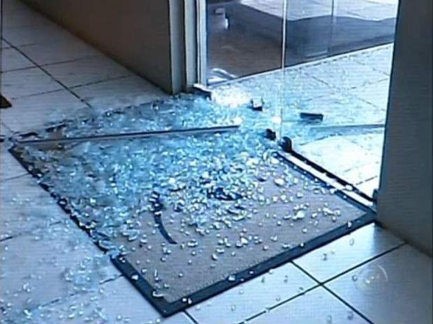 Homem ameaça ex-esposa e tenta matá-la com tiros de pistola na zona sul 