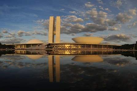 Comissão da Câmara aprova PEC dos Precatórios e muda teto de gastos orçamentários 