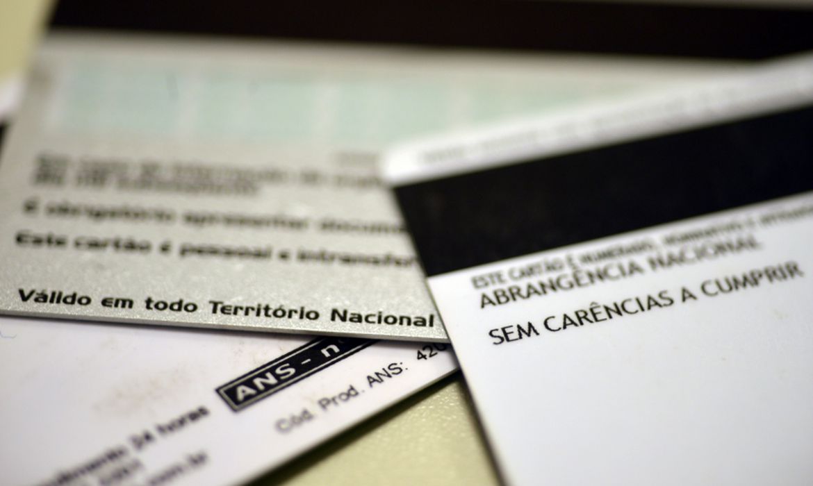  ANS suspende comercialização de 70 planos de saúde devido reclamações
