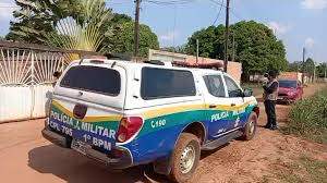 Enciumado marido espanca e risca o braço da esposa com faca na capital