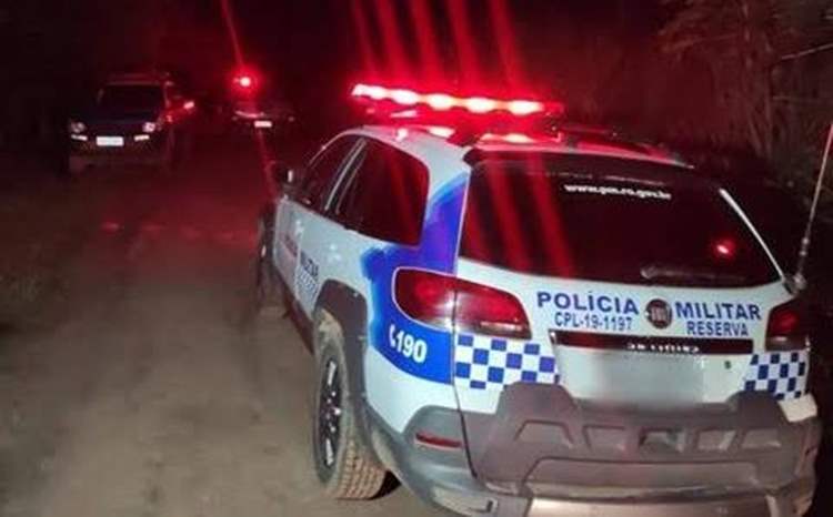 Motociclista  estaciona para urinar e é assaltado por dois ladrões  