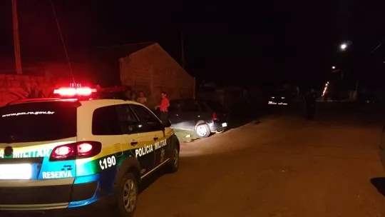 Durante bebedeira em bar homem se desentende e  sai esfaqueado