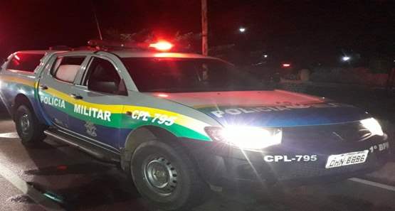 Motoboy fica bastante ferido ao colidir com viatura da Polícia Militar