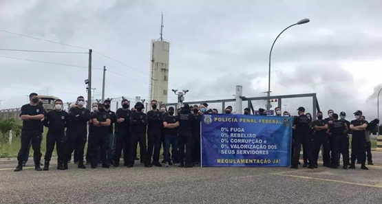 
Agentes penitenciários reivindicam regulamentação  durante manifestação
