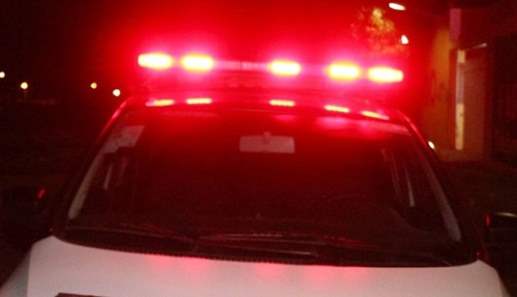 Homem se nega entregar dinheiro e celular e leva facada no braço na capital