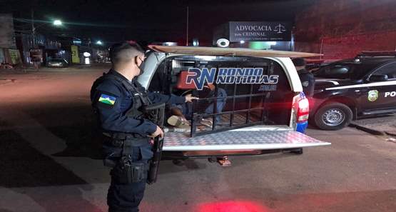 Jovem é preso após agredir o avô e ainda tentar espancar o pai em bar
