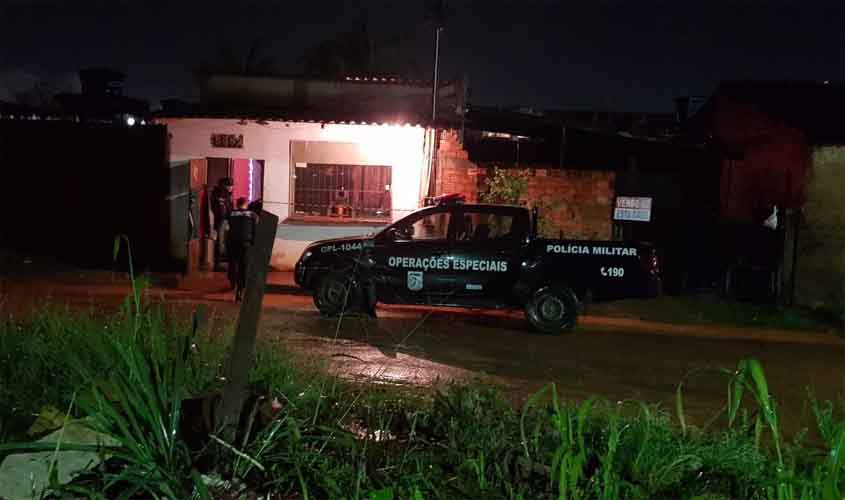 Bandidos invadem festa de confraternização e roubam frequentadores na zona leste