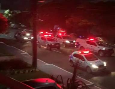 Bandidos roubam carro de aplicativo, trocam tiros com a PM e caem presos