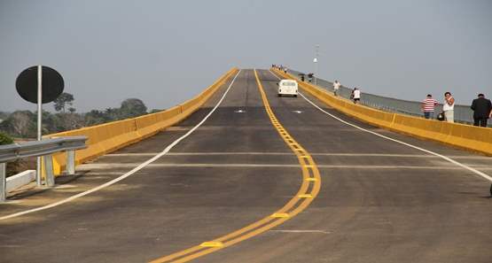 Mulher é salva por casal, quando tentava se jogar da Ponte do Madeira
