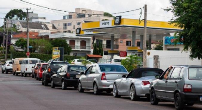 Gasolina, diesel e gás ficam mais caros a partir de hoje nas refinarias
