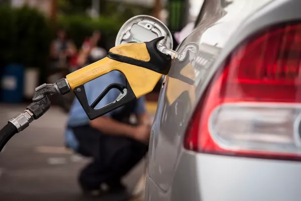 Preços dos combustíveis voltam a recuar nos postos; gasolina tem menor valor desde setembro