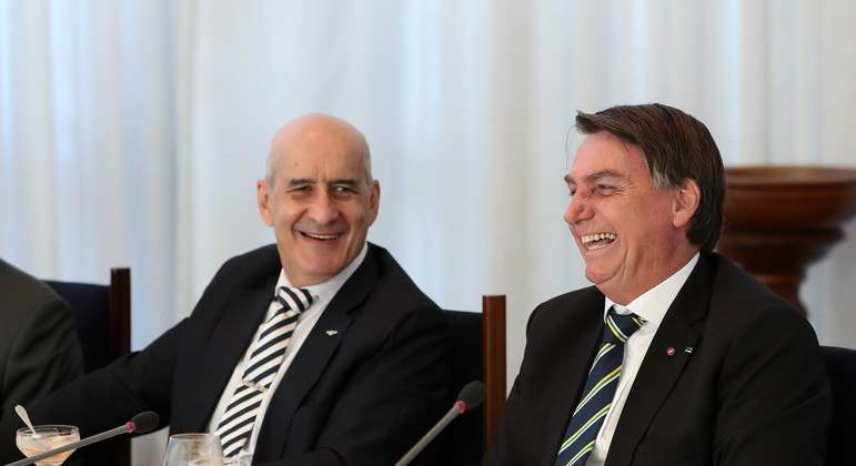 Com críticas de apoiadores, ministro Ramos sai em defesa de Presidente Jair Bolsonaro