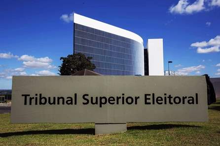 Tribunal Superior Eleitoral cassa deputados por gastos ilícitos feitos por associação de militares
