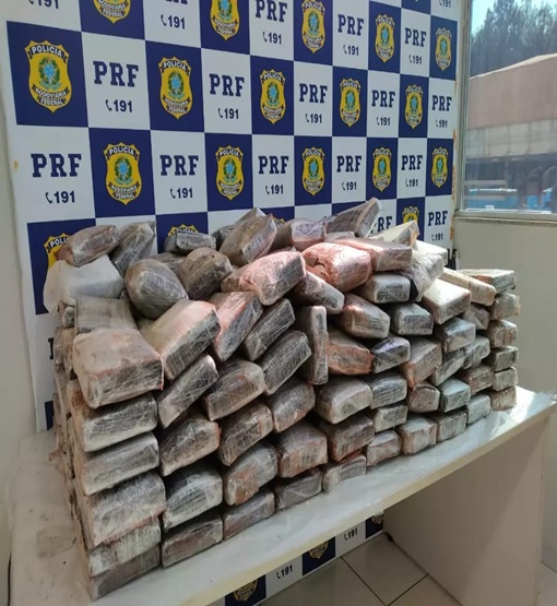  PRF apreende quase 200 quilos de cocaína em pneus de caminhão
