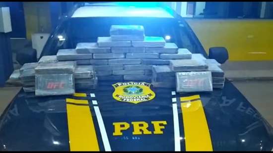 PRF prende casal transportando 54,58 Kg de cocaína camuflados