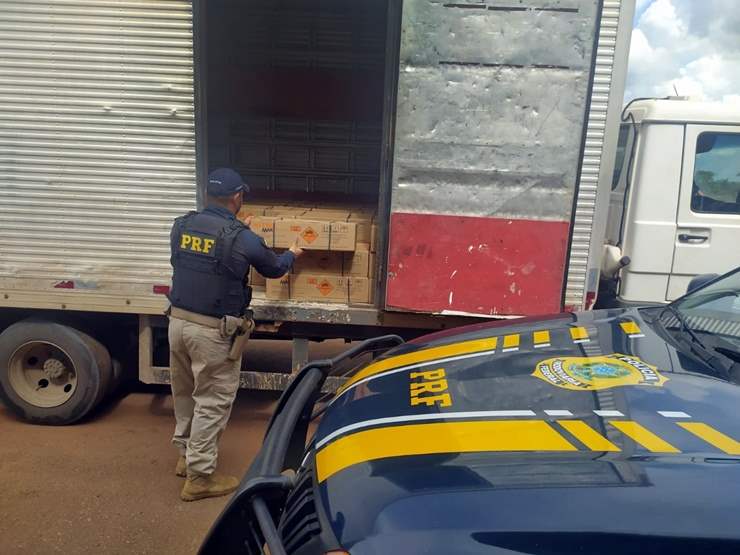 PRF apreende caminhão carregando 2 toneladas de explosivos na BR-364 