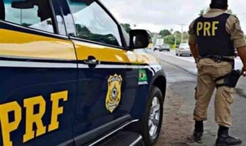 Motociclista morre na hora em choque com Fiat Strada na BR 364, em Distrito da Capital