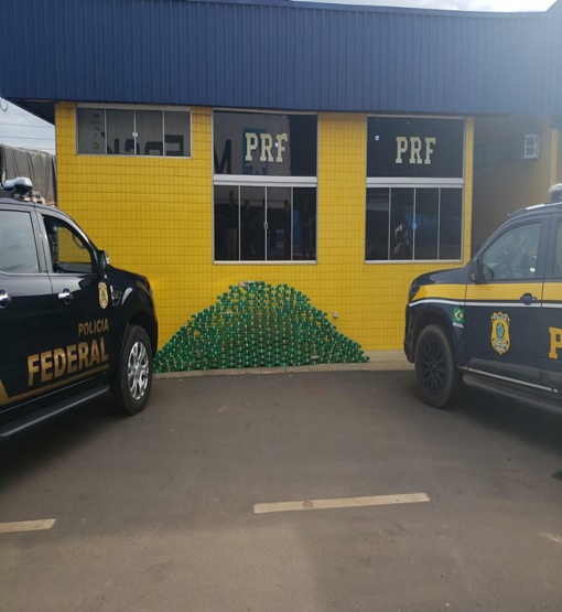 Operação conjunta da PRF e PF prende motorista transportando 310 kg de cocaína em Vilhena