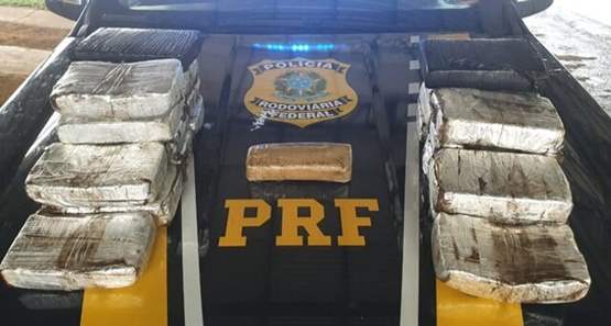 PRF prende homem transportando quase 22 kg de maconha 