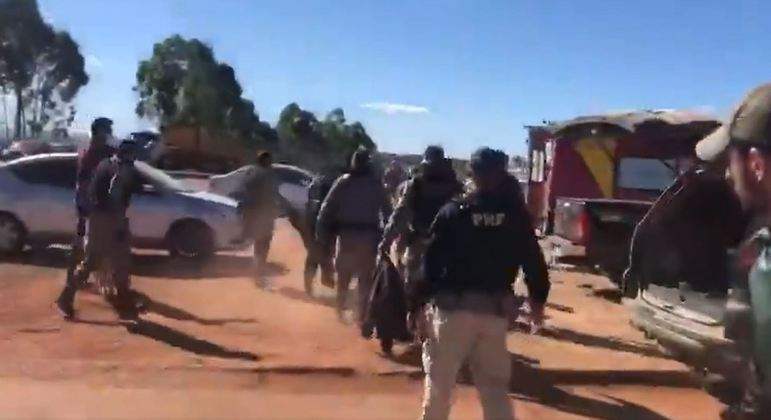 Polícia acha R$ 4 mil no bolso de Lázaro e inicia investigação sobre apoio