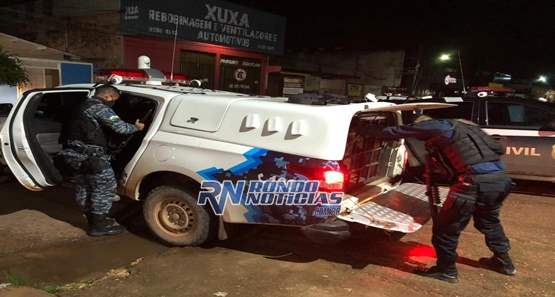 Homem flagra ex-mulher com amigo e tenta matá-la esforcada