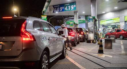 Oitenta e um países têm gasolina mais cara que a do Brasil; em Hong Kong, ela custa o dobro 