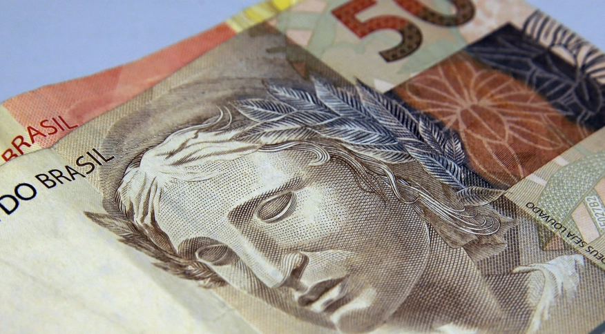 Orçamento 2023 tem previsão de Auxílio em R$ 400 e não contempla revisão no IR
