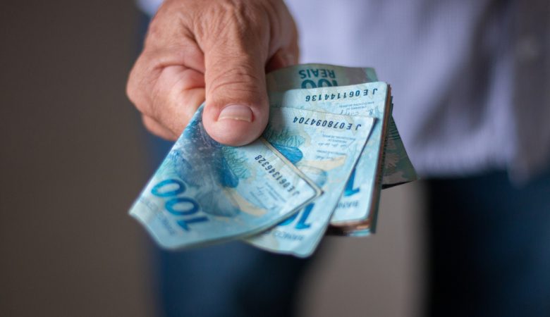 Receita Federal irá devolver R$ 880 milhões; Saiba se você também tem direito
