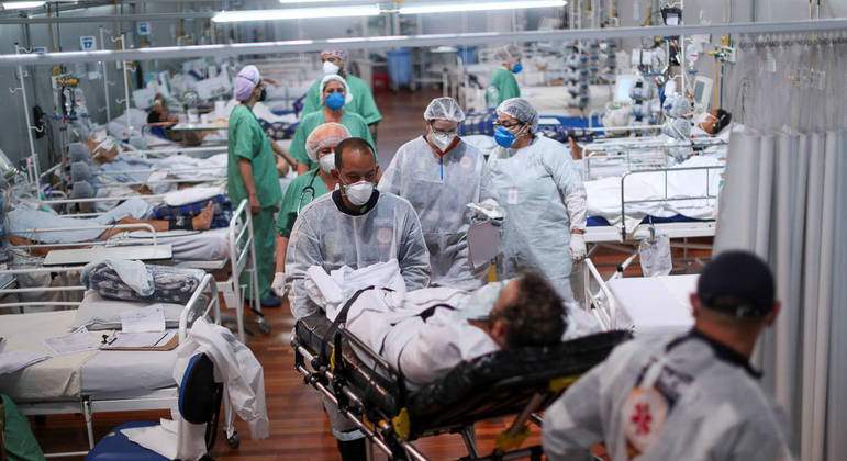 Brasil registra 975 mortes e 32.443 novos casos em 24 horas