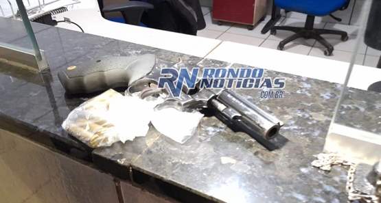 Polícia prende apenado com revólver e evita homicídio na zona leste
