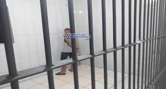 PM  prende membro do "Comando Vermelho" com arma e munição
