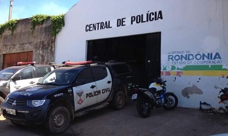 Casal é flagrado pela PM com arma de arma de fogo na capital