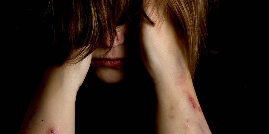 Jovem é agredida pelo marido após recusar ir no supermercado 